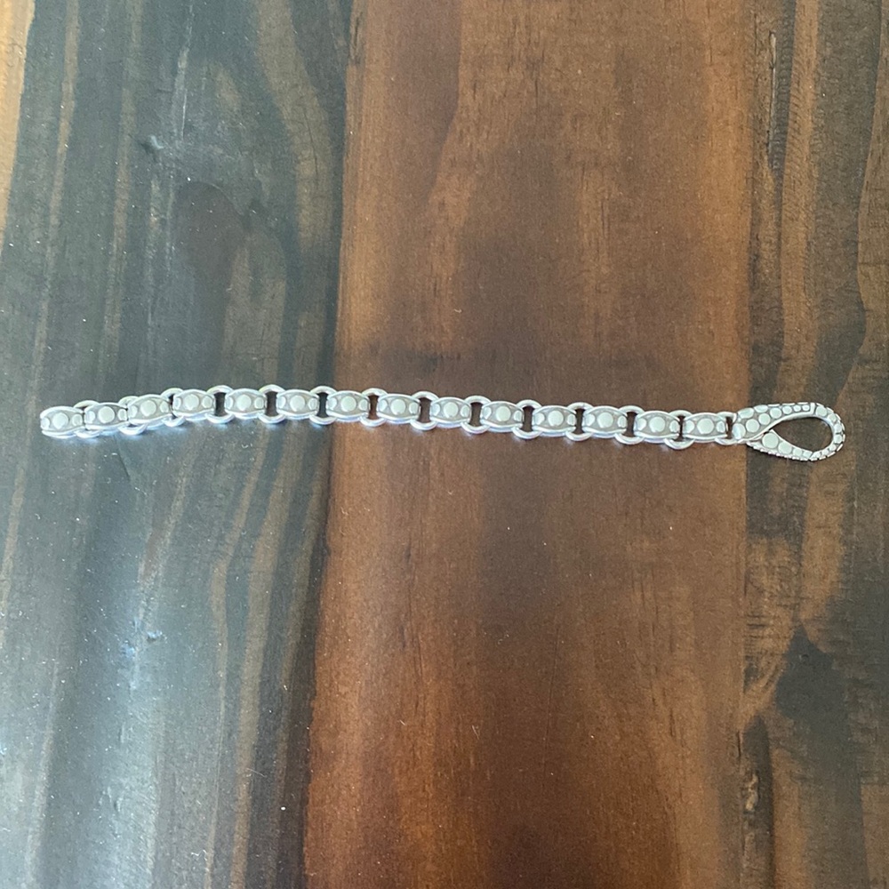 Authentic John Hardy bracelet. Excellent condition.